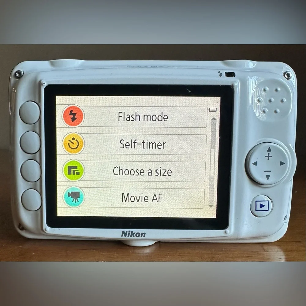 Nikon COOLPIX S30 10.1MP Waterproof Digital Camera White FOR REPAIR/PARTS